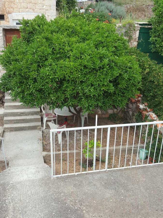 Apartmani Sole Vis Buitenkant foto